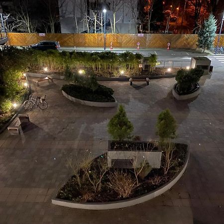 Green Apartment 214 With Private Parking Bukares Bagian luar foto