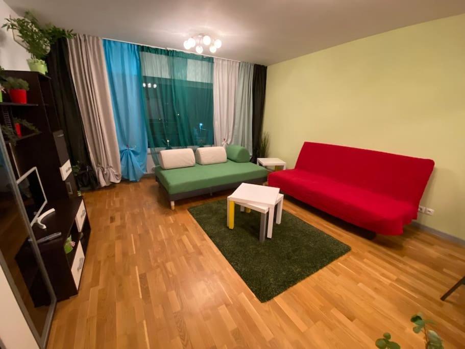 Green Apartment 214 With Private Parking Bukares Bagian luar foto